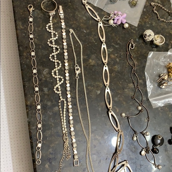 Lot of jewelry & accessories. - Picture 4 of 6